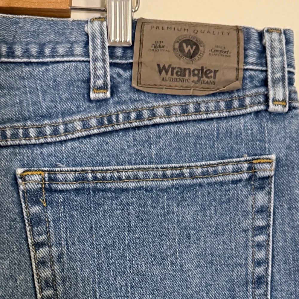 Wrangler Mens Jeans Size 38x30 Blue Relaxed Fit Straight Leg Classic Denim - Picture 6 of 10